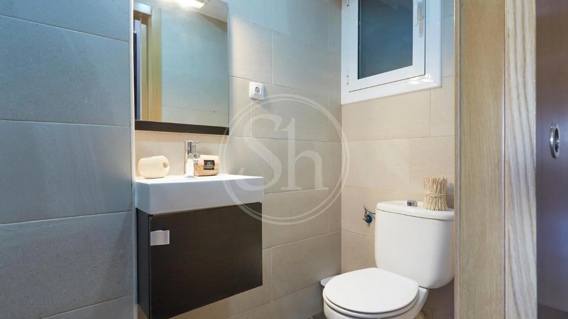 Moderno Estudio En Eixample Barcellona 0*,